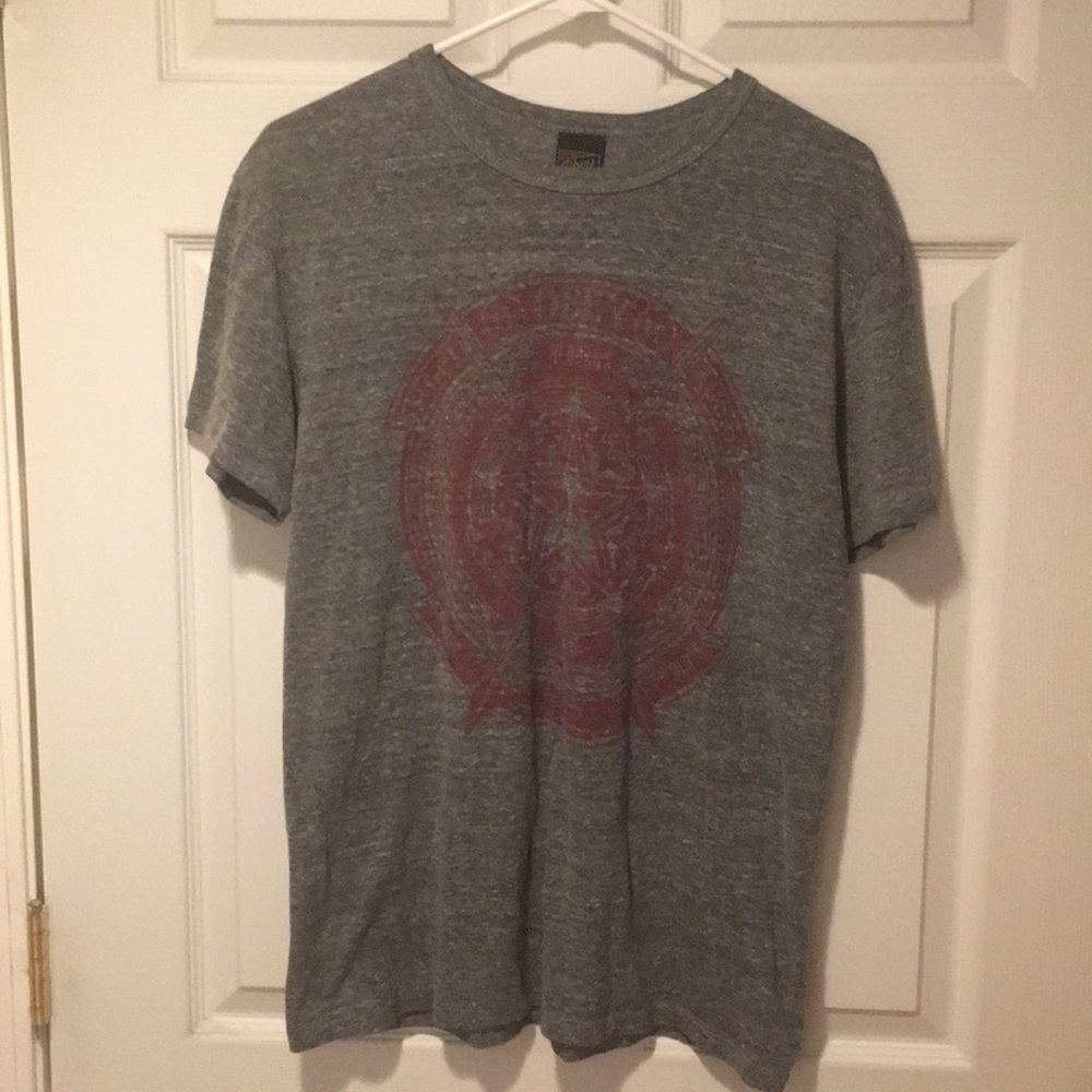 Men’s Size LG Obey Tee